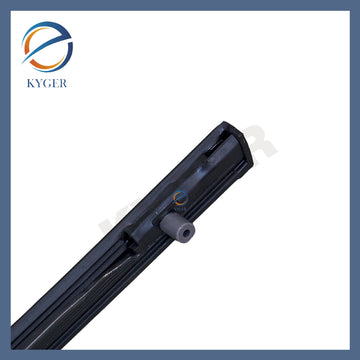 Suitable for Land Rover Discovery4Front door glass outer trim left LR044650 CGE000492
