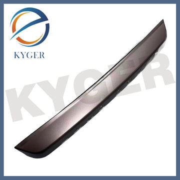 Suitable for Land Rover Discovery II F2Separate tailgate trim LR020189 LR006083